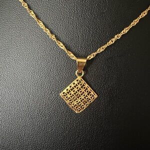 {EUC} 21k stamp  Elegant Gold Lattice Pendant only